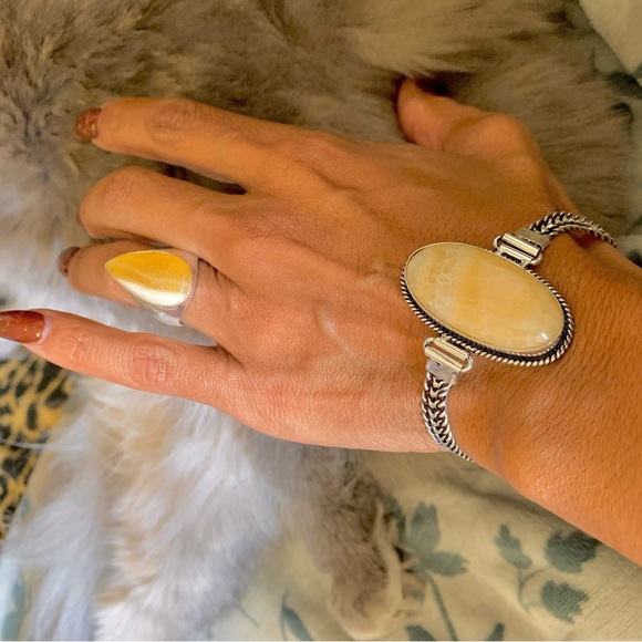 Silver and Gold Rings with Elegant Design - Picture 9 of 12